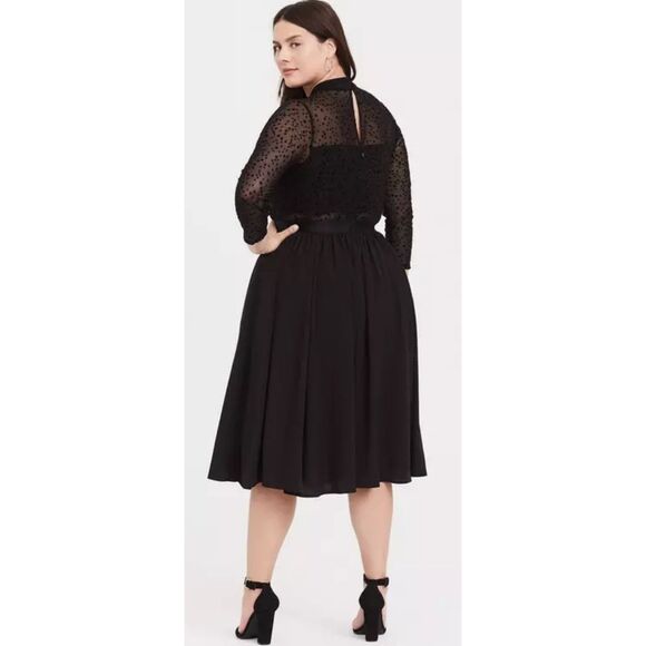 TORRID Black Flocked Star Mock Neck Midi Dress Size 18 - Picture 1 of 12